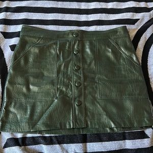 House of Harlow 1960 - Forest Green Crocodile Vegan Leather Mini Skirt size 12